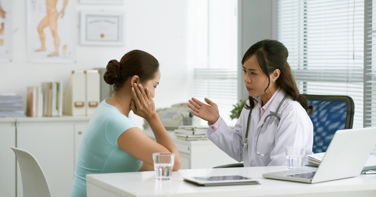 woman talking to a surgeon